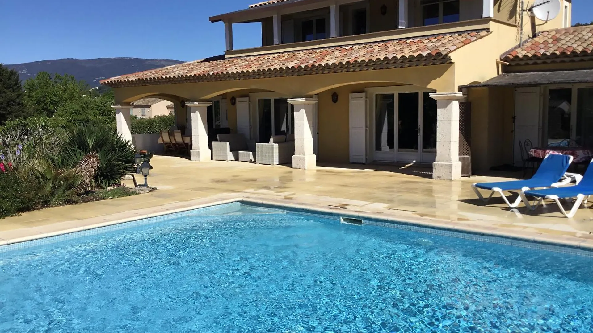 Maison Avec Piscine contacts
